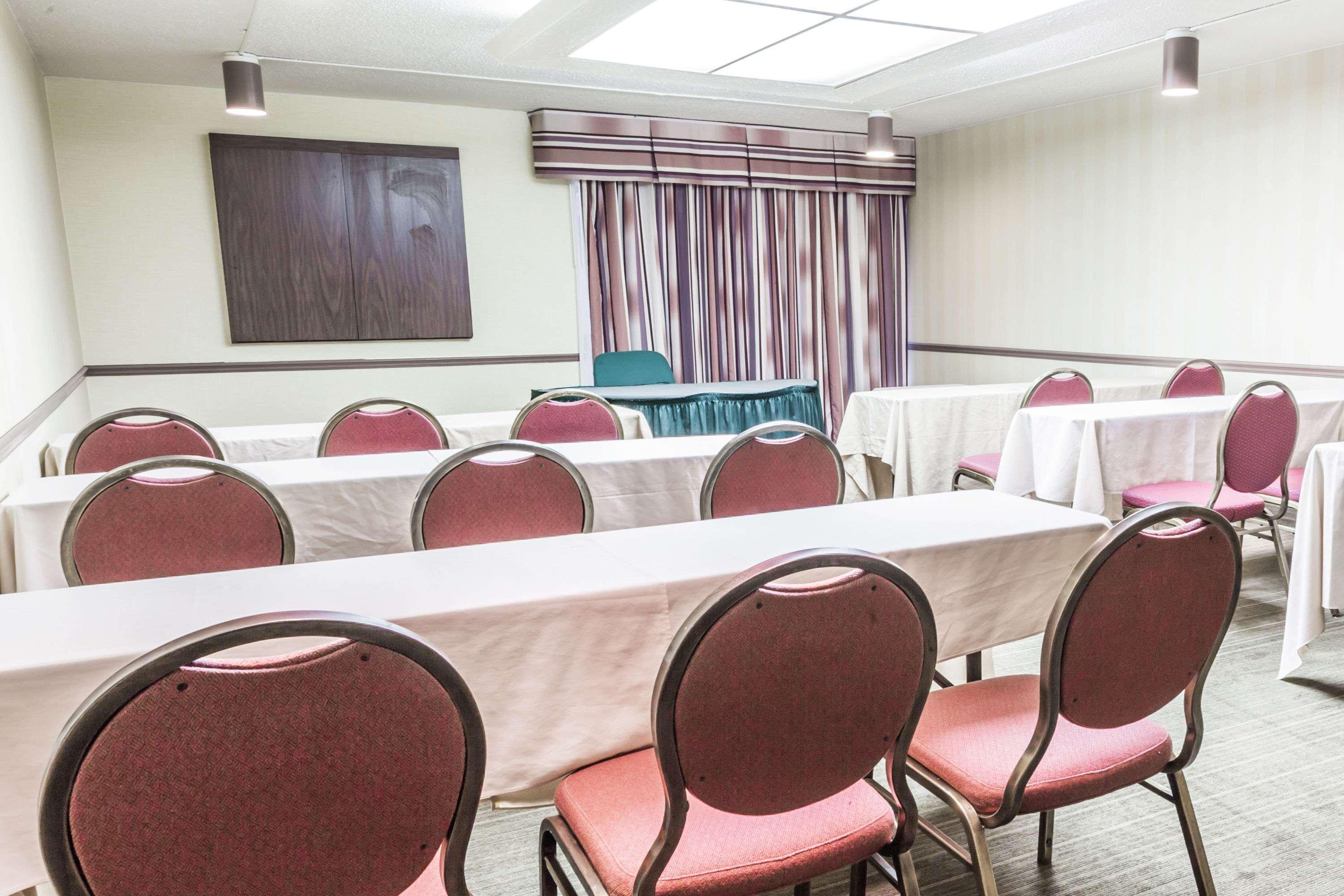 Toronto East Inn Bagian luar foto