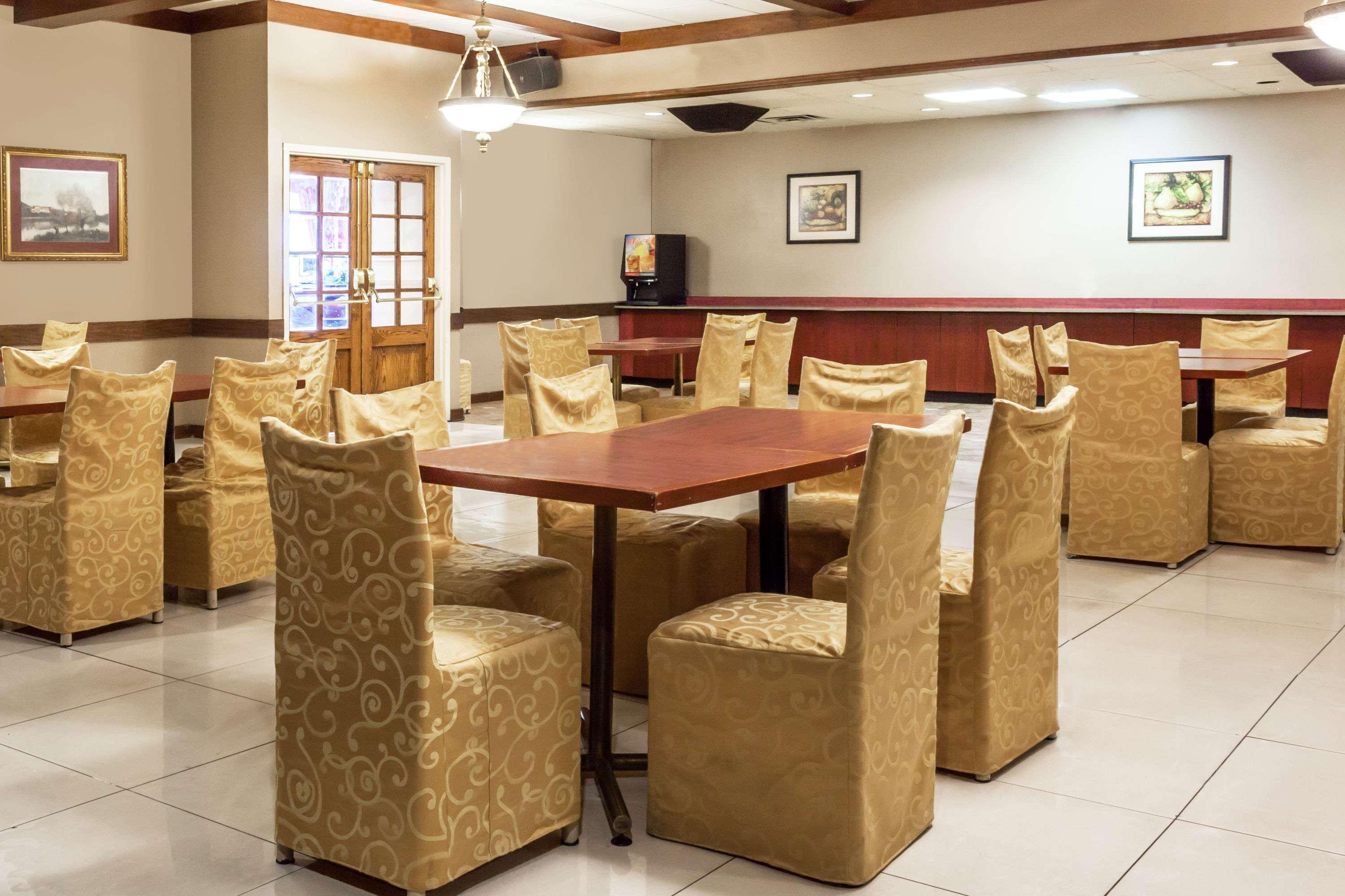 Toronto East Inn Bagian luar foto